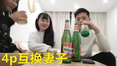 俩对夫妇酒店线下聚会互换妻子玩